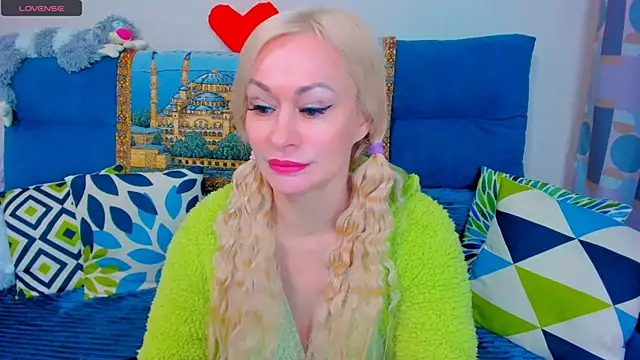 EllenMoore online show from 01/14/25, 02:40