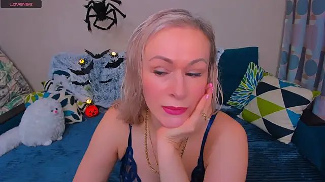 EllenMoore online show from 10/30/25, 03:08