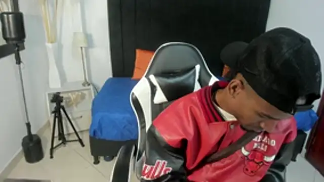 Snapshot of anhtony_wayans chatting on 11/17/25, 01:00 anhtony wayans online show from 11/17/25, 01:00