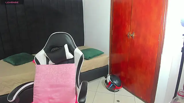 Snapshot of anhtony_wayans chatting on 01/06/26, 11:51 anhtony wayans online show from 01/06/26, 11:51