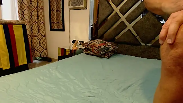 Snapshot of carlosbangsstar chatting on 03/13/25, 07:17 carlosbangsstar online show from 03/13/25, 07:17