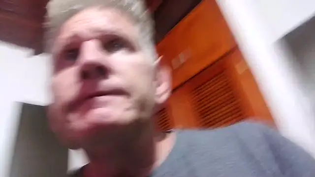 Snapshot of carlosbangsstar chatting on 01/31/26, 07:23 carlosbangsstar online show from 01/31/26, 07:23