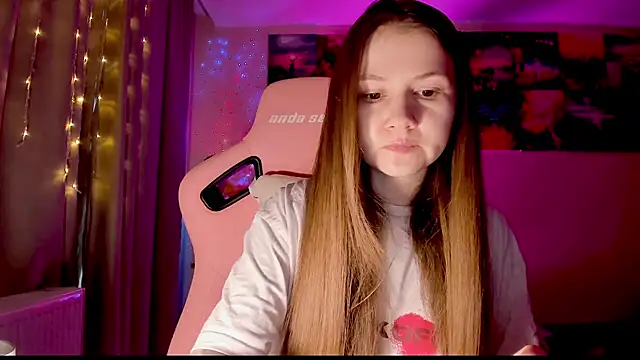 Snapshot of GoodWitch_ chatting on 01/19/25, 08:18 GoodWitch  online show from 01/19/25, 08:18