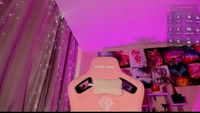 Snapshot of GoodWitch_ chatting on 03/18/25, 01:42 GoodWitch  online show from 03/18/25, 01:42