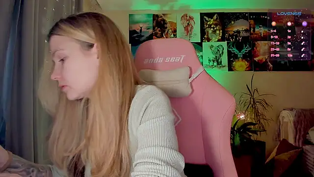 Snapshot of GoodWitch_ chatting on 09/17/25, 06:48 GoodWitch  online show from 09/17/25, 06:48