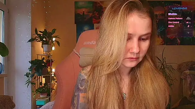 Snapshot of GoodWitch_ chatting on 10/04/25, 08:23 GoodWitch  online show from 10/04/25, 08:23