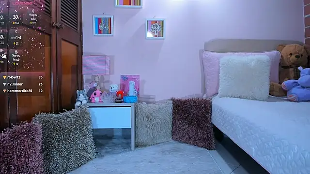 Snapshot of AbrilRussell chatting on 12/06/24, 04:25 AbrilRussell online show from 12/06/24, 04:25