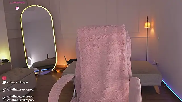 CATALINA RESTREPO online show from 10/10/25, 01:59