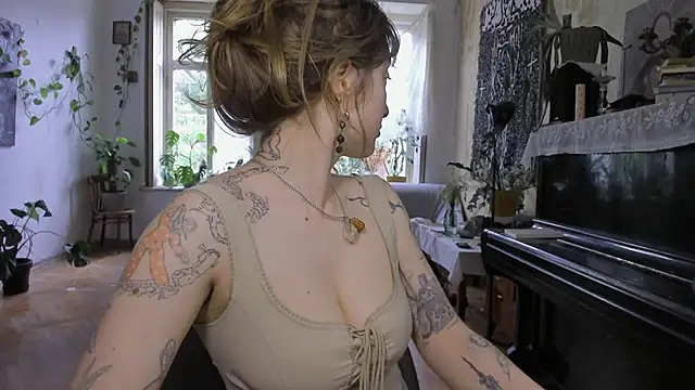 Miranda2 0 online show from 05/25/26, 08:20
