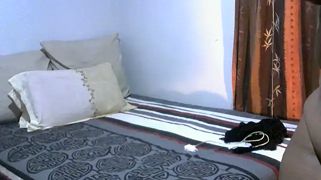 Snapshot of LadyLillyX chatting on 12/05/25, 06:15 LadyLillyX online show from 12/05/25, 06:15