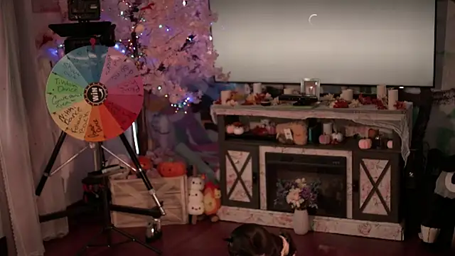 Nikki Torres online show from 11/18/25, 07:18