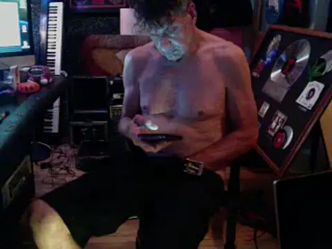 Snapshot of hollywood808 chatting on 10/15/25, 11:32 hollywood808 online show from 10/15/25, 11:32