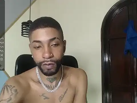 Snapshot of kilian_xx chatting on 02/05/25, 04:58 kilian xx online show from 02/05/25, 04:58