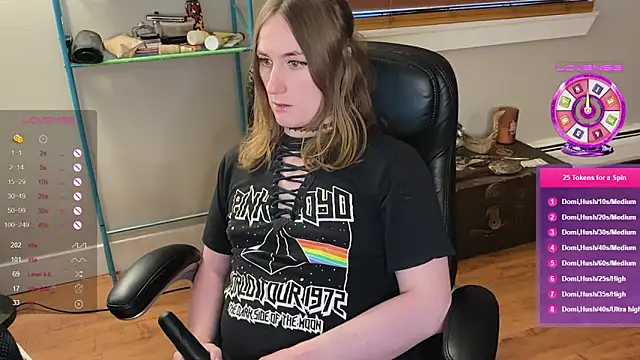 luluvaladon online show from 02/19/25, 12:14