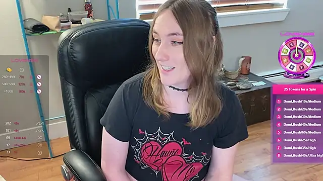 luluvaladon online show from 02/24/25, 08:25