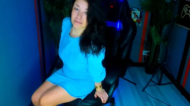 Snapshot of AnaMills chatting on 05/15/26, 10:11 AnaMills online show from 05/15/26, 10:11