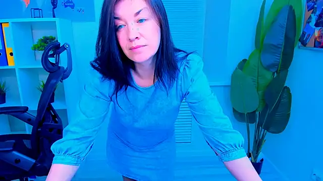 Snapshot of AnaMills chatting on 05/21/26, 10:22 AnaMills online show from 05/21/26, 10:22