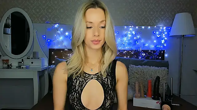 MiaBeeXX online show from 10/03/25, 12:24