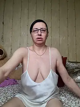 Snapshot of Amberhotqueen chatting on 03/15/25, 04:24 Amberhotqueen online show from 03/15/25, 04:24