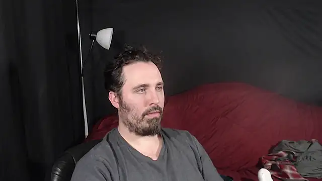 Snapshot of Metalstud chatting on 12/12/24, 05:31 Metalstud online show from 12/12/24, 05:31