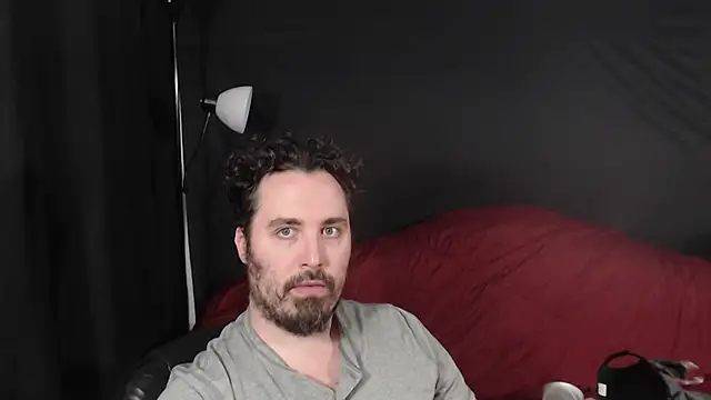 Snapshot of Metalstud chatting on 12/12/24, 11:47 Metalstud online show from 12/12/24, 11:47