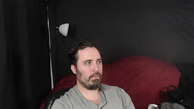 Snapshot of Metalstud chatting on 12/13/24, 04:54 Metalstud online show from 12/13/24, 04:54