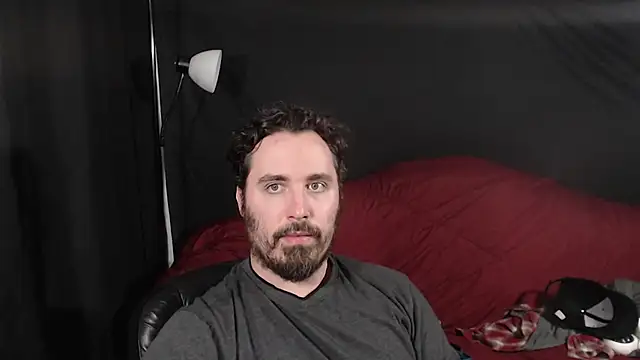 Snapshot of Metalstud chatting on 12/16/24, 02:47 Metalstud online show from 12/16/24, 02:47