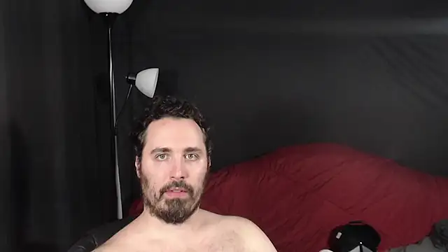 Snapshot of Metalstud chatting on 12/17/24, 04:56 Metalstud online show from 12/17/24, 04:56