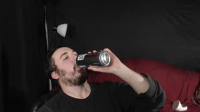 Snapshot of Metalstud chatting on 12/21/24, 11:13 Metalstud online show from 12/21/24, 11:13