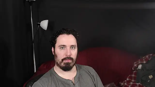 Snapshot of Metalstud chatting on 12/28/24, 03:04 Metalstud online show from 12/28/24, 03:04