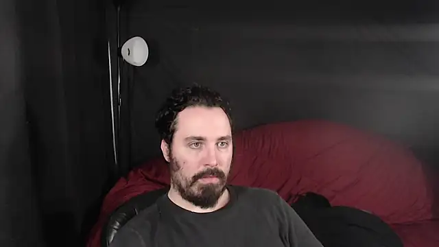 Snapshot of Metalstud chatting on 01/06/25, 01:20 Metalstud online show from 01/06/25, 01:20