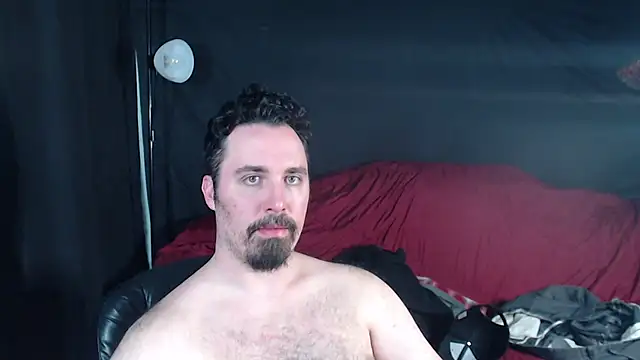 Snapshot of Metalstud chatting on 02/03/25, 04:04 Metalstud online show from 02/03/25, 04:04