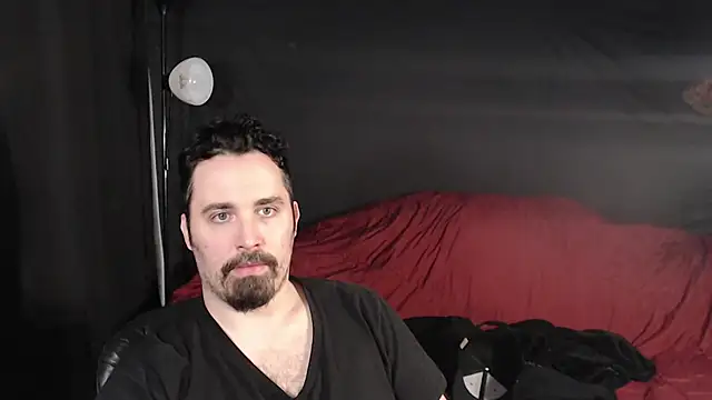 Snapshot of Metalstud chatting on 02/03/25, 10:32 Metalstud online show from 02/03/25, 10:32