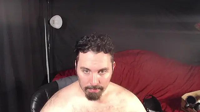 Snapshot of Metalstud chatting on 02/05/25, 01:04 Metalstud online show from 02/05/25, 01:04