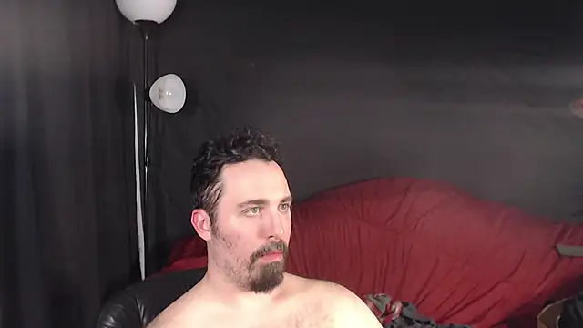 Snapshot of Metalstud chatting on 02/05/25, 04:06 Metalstud online show from 02/05/25, 04:06