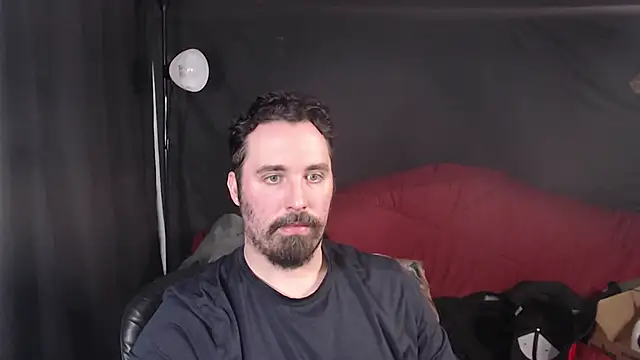 Snapshot of Metalstud chatting on 02/18/25, 01:32 Metalstud online show from 02/18/25, 01:32