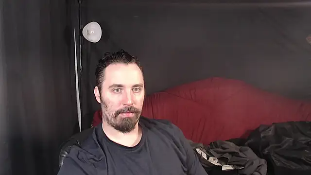 Snapshot of Metalstud chatting on 02/18/25, 01:33 Metalstud online show from 02/18/25, 01:33