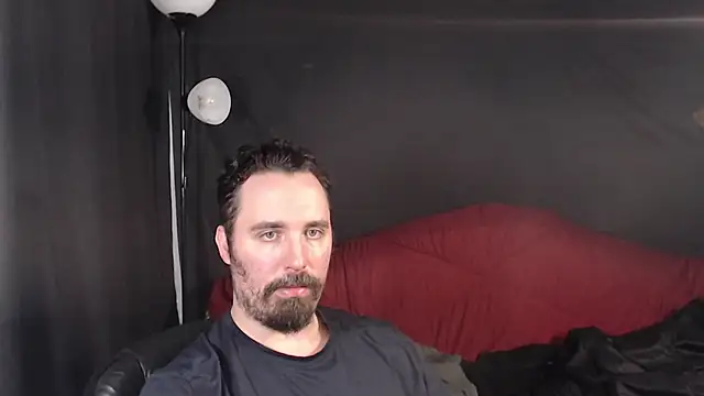 Snapshot of Metalstud chatting on 02/18/25, 04:37 Metalstud online show from 02/18/25, 04:37