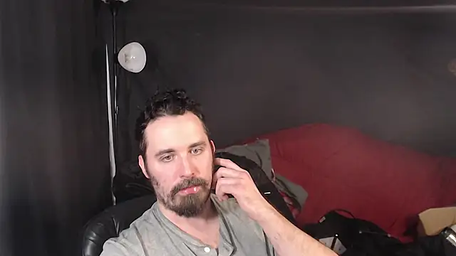 Snapshot of Metalstud chatting on 02/20/25, 02:18 Metalstud online show from 02/20/25, 02:18