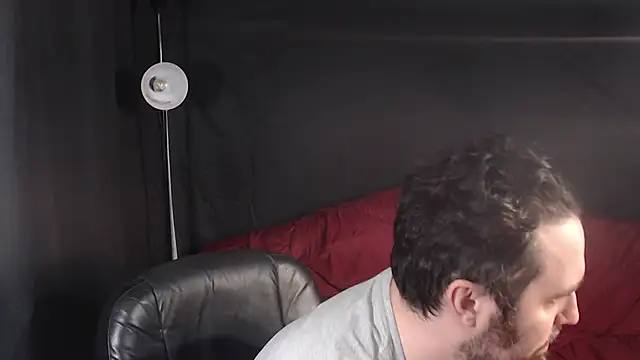 Snapshot of Metalstud chatting on 02/28/25, 01:14 Metalstud online show from 02/28/25, 01:14