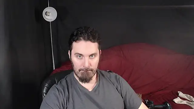 Snapshot of Metalstud chatting on 03/01/25, 01:11 Metalstud online show from 03/01/25, 01:11