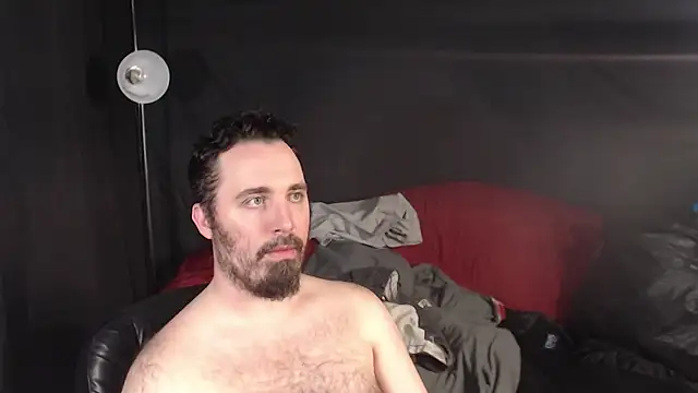 Snapshot of Metalstud chatting on 03/06/25, 06:08 Metalstud online show from 03/06/25, 06:08