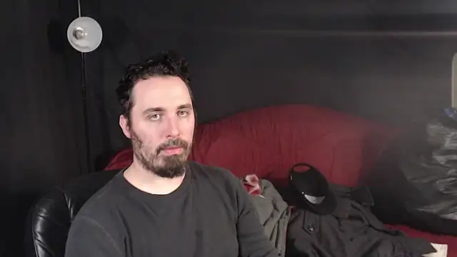 Snapshot of Metalstud chatting on 03/08/25, 04:34 Metalstud online show from 03/08/25, 04:34