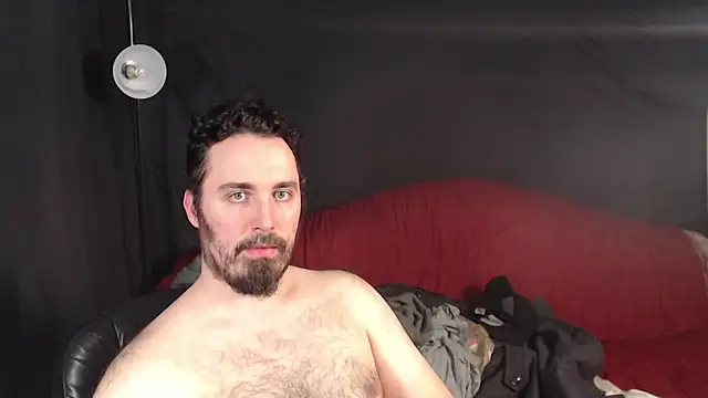 Snapshot of Metalstud chatting on 03/10/25, 02:28 Metalstud online show from 03/10/25, 02:28