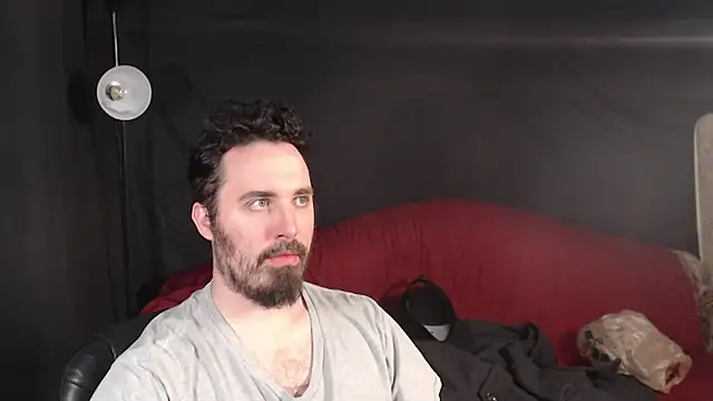 Snapshot of Metalstud chatting on 03/11/25, 01:16 Metalstud online show from 03/11/25, 01:16