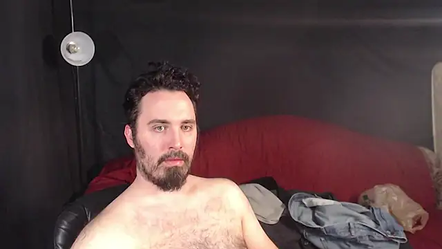 Snapshot of Metalstud chatting on 03/11/25, 04:32 Metalstud online show from 03/11/25, 04:32