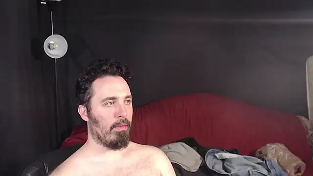 Snapshot of Metalstud chatting on 03/11/25, 07:37 Metalstud online show from 03/11/25, 07:37