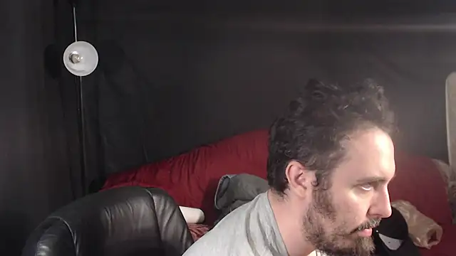 Snapshot of Metalstud chatting on 03/11/25, 11:12 Metalstud online show from 03/11/25, 11:12