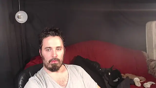 Snapshot of Metalstud chatting on 03/13/25, 03:33 Metalstud online show from 03/13/25, 03:33