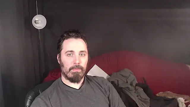 Snapshot of Metalstud chatting on 03/22/25, 01:32 Metalstud online show from 03/22/25, 01:32